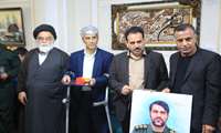رئیس دانشگاه با خانواده شهید مدافع حرم «رضا زارعی» دیدار کرد
